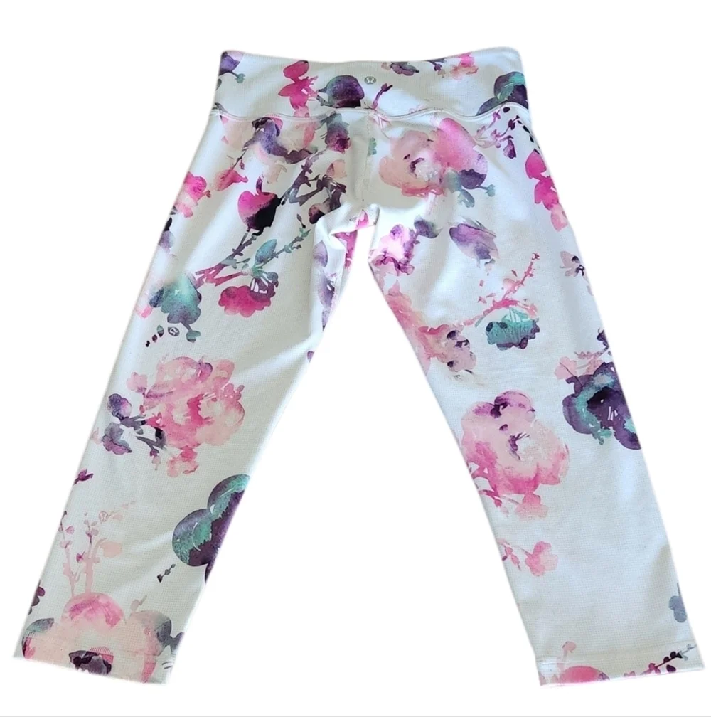 Lululemon Cropped blurred blossom pants
